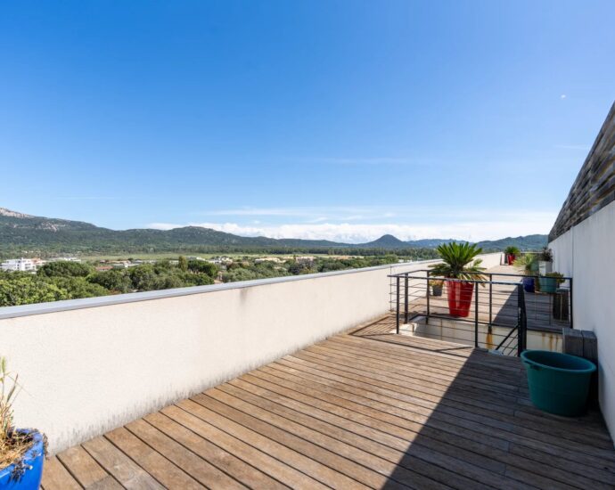 Porto-Vecchio, Duplex Apartment, 5 Bedrooms, Mountain View, Shared Pool