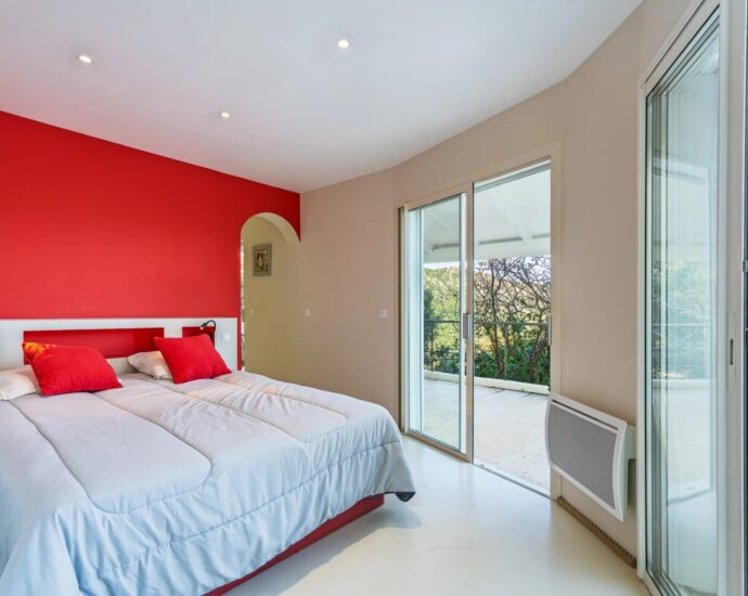 Saint-Florent, Villa vue mer panoramique, 4 chambres, appartement indépendant, piscine à débordement, proche plage