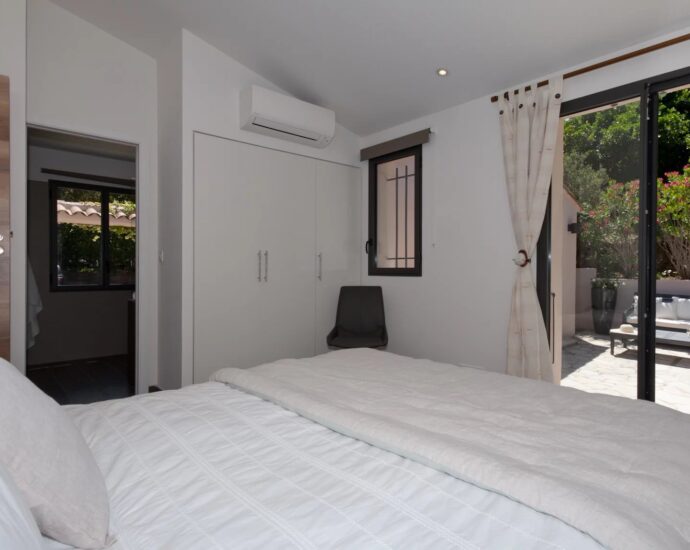 Porto-Vecchio, Villa with Panoramic Sea View, 4 Bedrooms, Pool, Close to the Beach