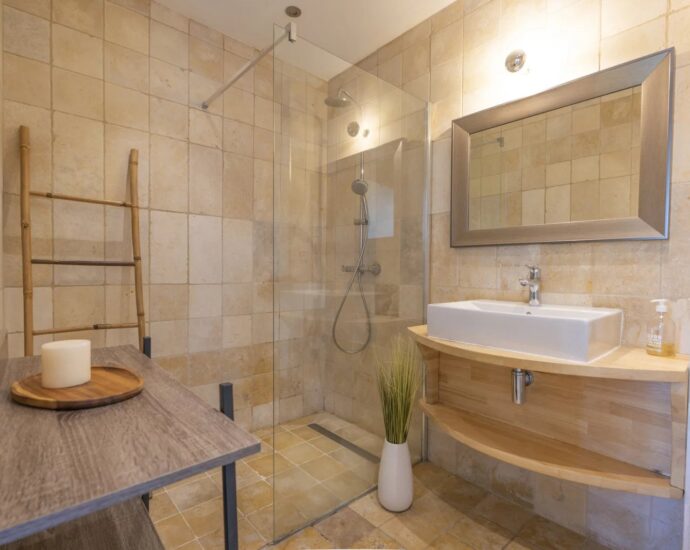 Cala Rossa, Villa with Garden, 3 Bedrooms, Walking Distance to the Beach