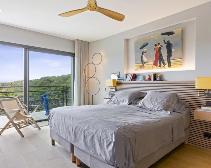 Bonifacio, Villa 5 chambres, piscine chauffée, practice de golf, vue montagne panoramique, proche plages