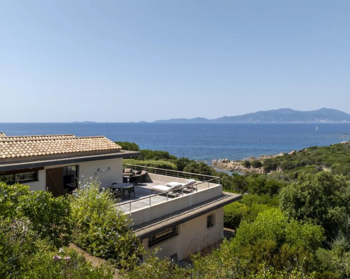 Coti-Chiavari, South Shore, 2 villas, Swimming pool, 7 bedrooms, sea view, walking distance to the beach.”