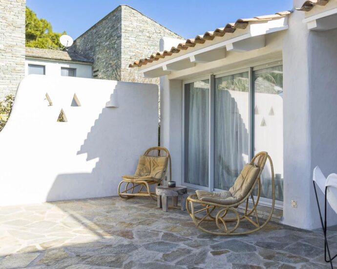 Porto-Vecchio, Domaine de Cala Rossa, villa pied dans l’eau, vue mer panoramique, 5 chambres, plage à pied