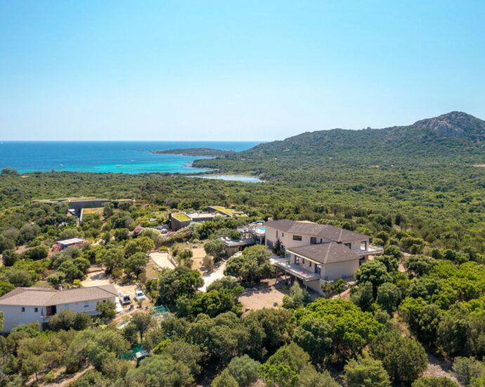 Pianottoli-Caldarello, Villa with Panoramic Sea Views, 7 Bedrooms, Pool, Jacuzzi, Walking Distance to the Beach