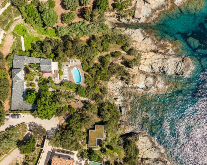 Erbalunga, Villa 6 chambres, pied dans l&rsquo;eau, vue mer panoramique, piscine