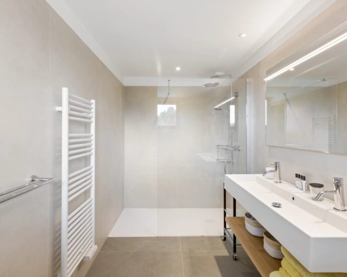 Bonifacio, Villa 5 chambres, piscine chauffée, practice de golf, vue montagne panoramique, proche plages