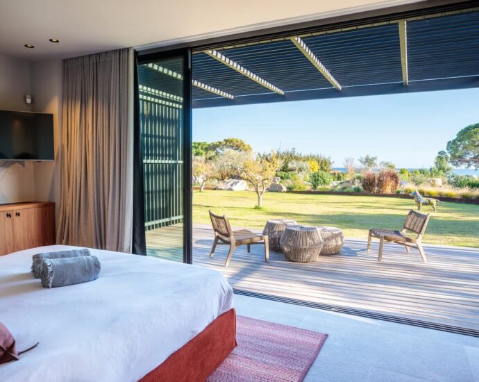 Caramontino, 6 bedrooms, pool, in front of the beach