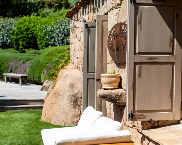 Porto-Vecchio, Palombaggia, sheepfold type villa, 3 bedrooms, pool, close to the beach