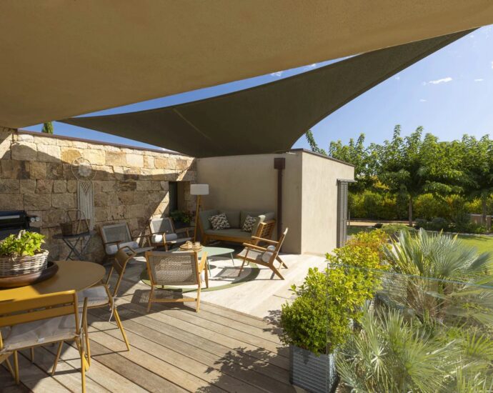 Pinarello, domaine sécurisé, villa 4 chambres, piscine, vue dégagée sur le maquis, plage à pied