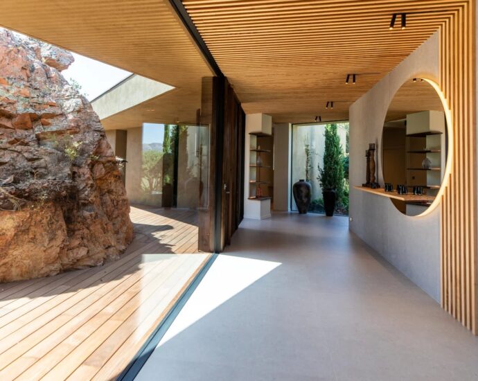 Sainte Lucie de Porto-Vecchio, Caramontinu, Private estate, 6-bedroom villa, swimming pool, sea view