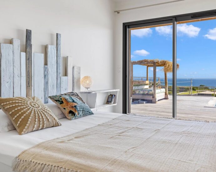 Pianottoli-Caldarello, Villa with Panoramic Sea Views, 7 Bedrooms, Pool, Jacuzzi, Walking Distance to the Beach