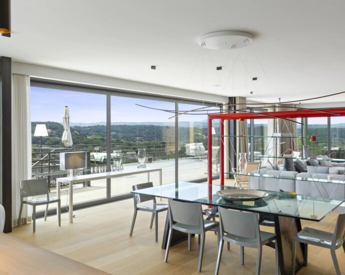 Bonifacio, Villa 5 chambres, piscine chauffée, practice de golf, vue montagne panoramique, proche plages