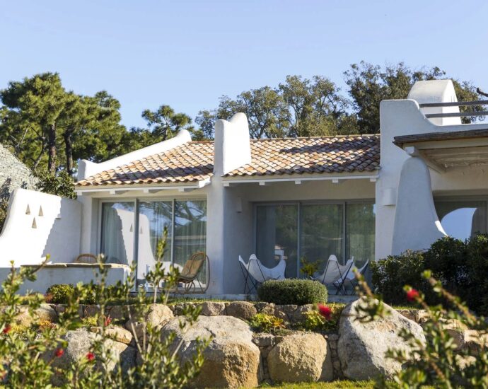 Porto-Vecchio, Domaine de Cala Rossa, villa pied dans l’eau, vue mer panoramique, 5 chambres, plage à pied