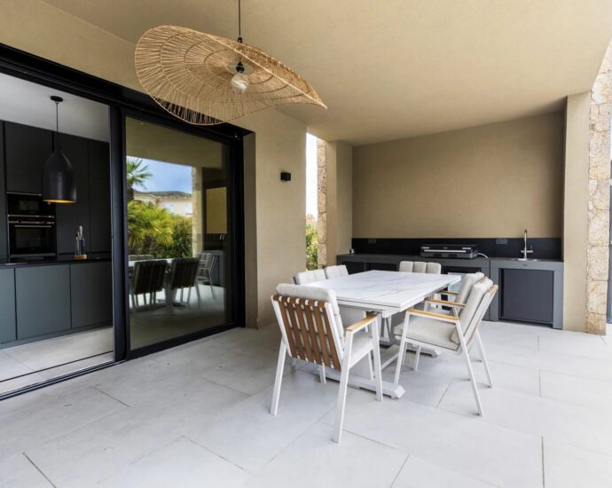 Lecci, Villa Contemporaine, 3 chambres, Piscine, Proche plage