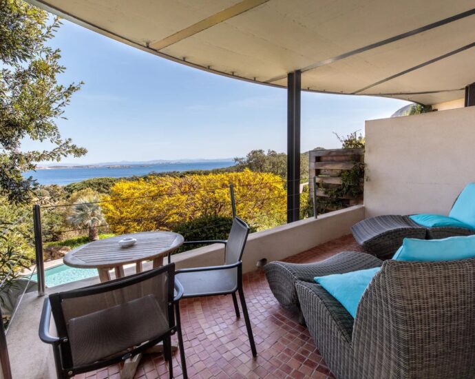 Bonifacio, Cala Longa , Villa 6 rooms, swimming pool, sea view, RL357 Marina Di Cavu