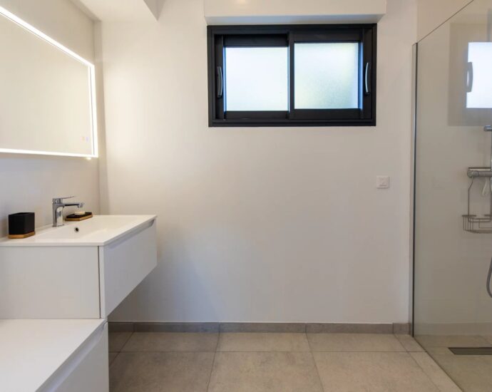 Porto Vecchio, Palombaggia, 3 bedroom villa, swimming pool, sea view and beach on foot