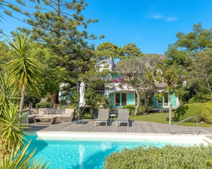 Porto Vecchio, Domaine de Cala Rossa, 5 bedroom villa, swimming pool, walking distance to the beach