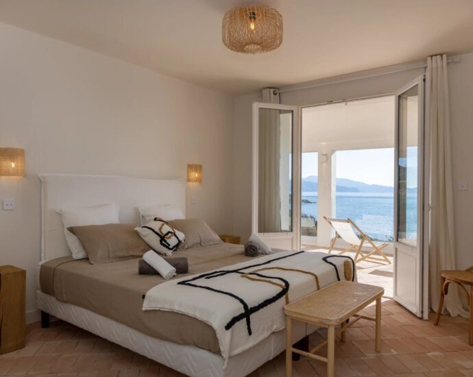 Sagone, Villa  6 chambres, pied dans l&rsquo;eau, RL352 Casa Palmyra