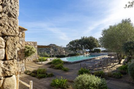 Porto-Vecchio, Palombaggia, Villa d&rsquo;architecte en pierre, vue mer panoramique, 4 chambres, piscine, proche plage