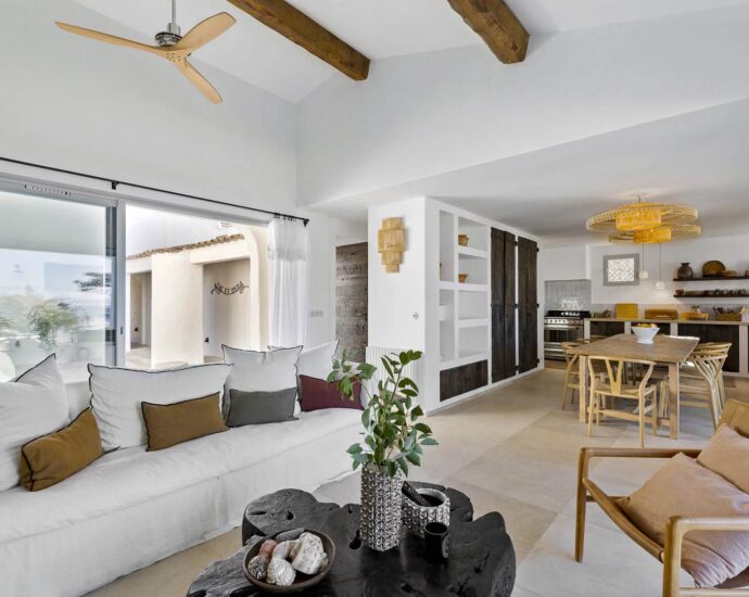 Porto-Vecchio, Domaine de Cala Rossa, villa pied dans l’eau, vue mer panoramique, 5 chambres, plage à pied