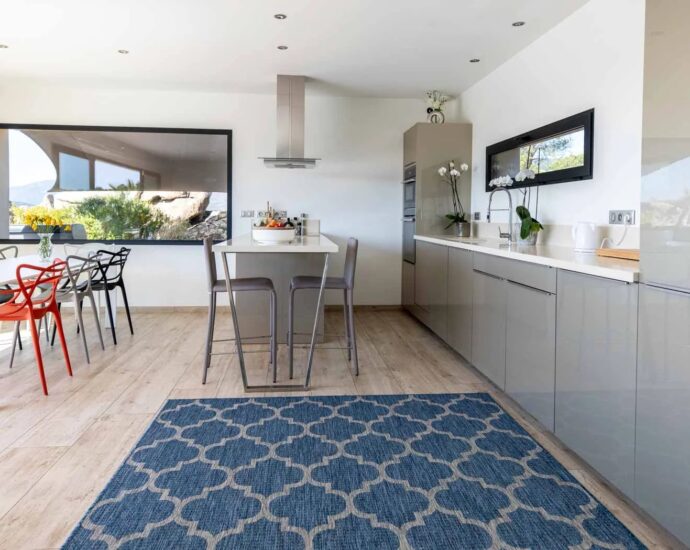 Porto-Vecchio, Villa 4 chambres, Vue panoramique mer et montagnes, piscine chauffée, proche plages