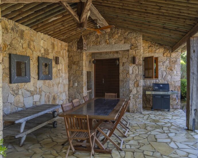 Porto-Vecchio, Domaine de Cala Rossa, 4 bedroom villa, swimming pool, walking distance to the beach