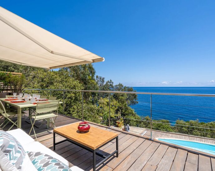 Erbalunga, Villa 6 chambres, pied dans l&rsquo;eau, vue mer panoramique, piscine