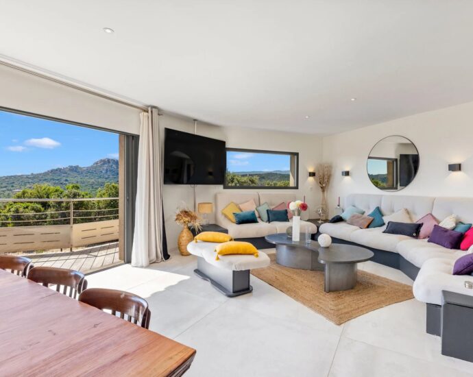 Pianottoli-Caldarello, Villa with Panoramic Sea Views, 7 Bedrooms, Pool, Jacuzzi, Walking Distance to the Beach