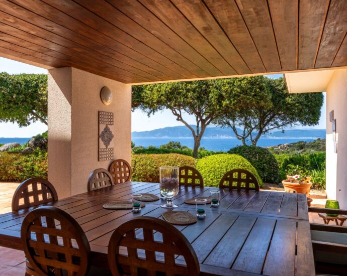 Coti-Chiavari, South Shore, 2 villas, Swimming pool, 7 bedrooms, sea view, walking distance to the beach.”