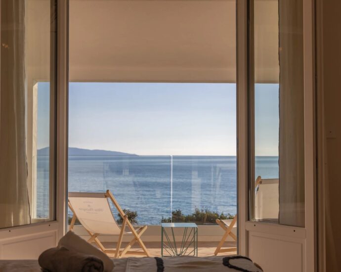 Sagone, Villa  6 chambres, pied dans l&rsquo;eau, RL352 Casa Palmyra