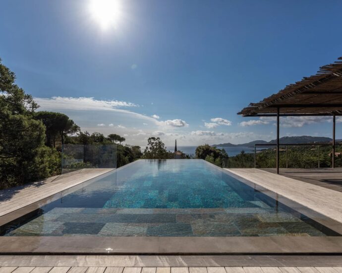 Porto-Vecchio, Palombaggia, 4 Bedroom Villa with Pool, Sea View and Close to the Beach