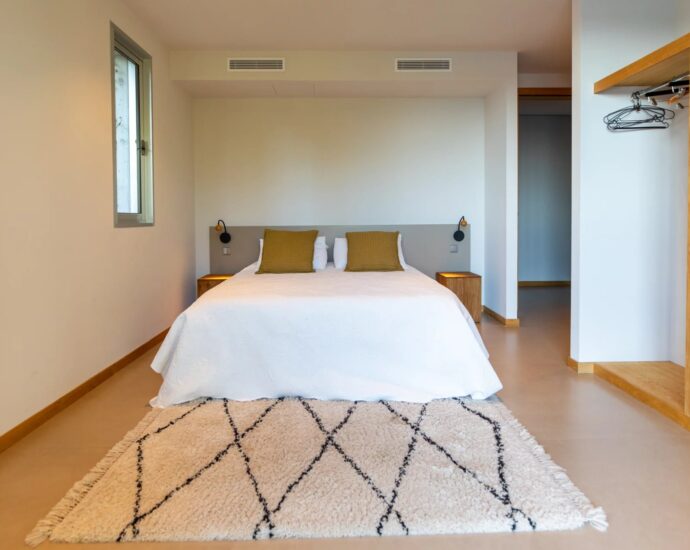 Palombaggia, 6 bedroom villa, swimming pool, sea view, close to the beach