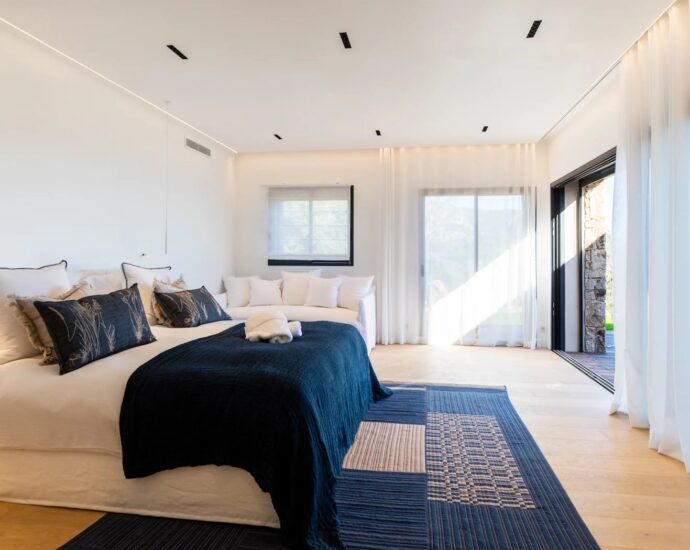 Palombaggia, 6 bedroom villa, swimming pool, panoramic sea view, close to the beach