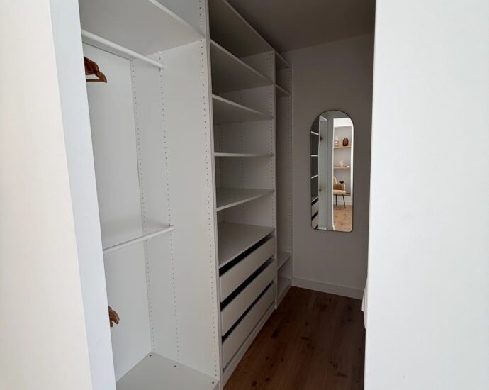 Lecci, Villa contemporaine de plain-pied, vue dégagée, piscine, spa, proche plage