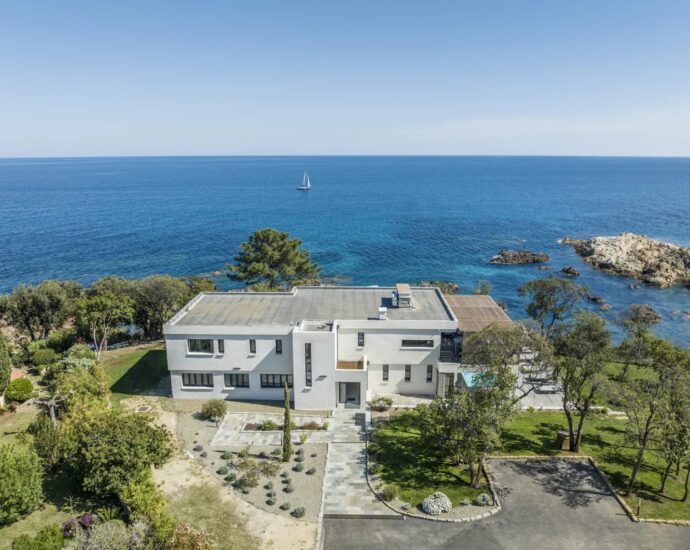 Côte des Nacres, Canella, Villa pied dans l&rsquo;eau, 5 chambres, piscine, vue mer panoramique, accès privé mer