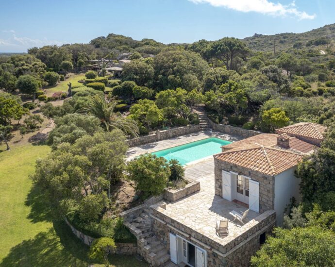 Bonifacio, Piantarella,  Propriété vue mer panoramique, 5 chambres, piscine chauffée et proche plage
