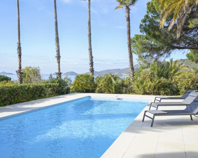 Ajaccio, Route des Sanguinaires, Villa vue mer, 5 chambres, Piscine, plage à pied