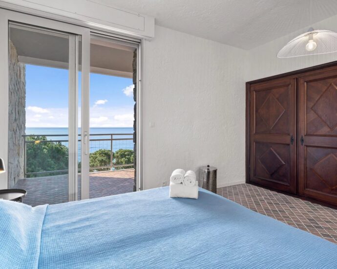 Ajaccio, Route des Sanguinaires, Villa vue mer, 5 chambres, Piscine, plage à pied