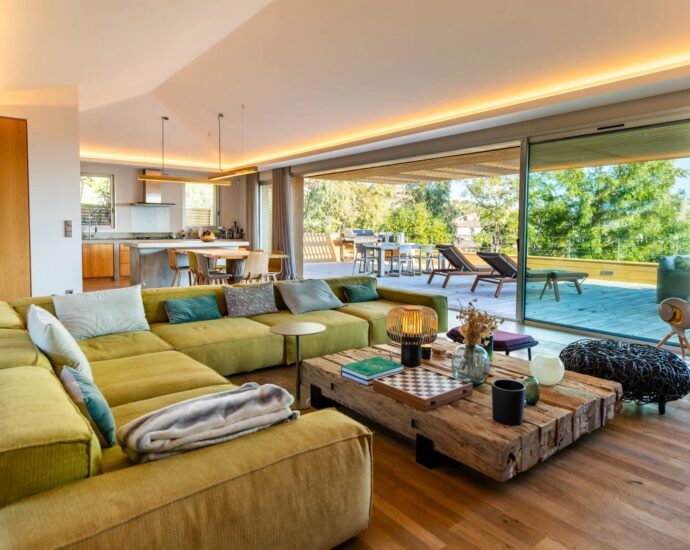 Palombaggia, 6 bedroom villa, swimming pool, sea view, close to the beach