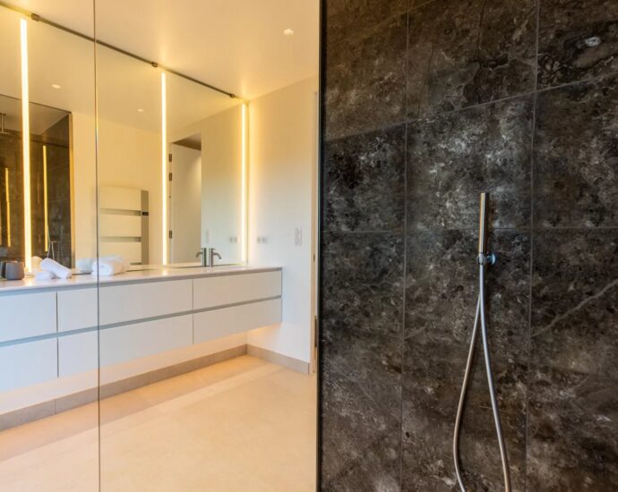 Palombaggia, 6 bedroom villa, swimming pool, panoramic sea view, close to the beach