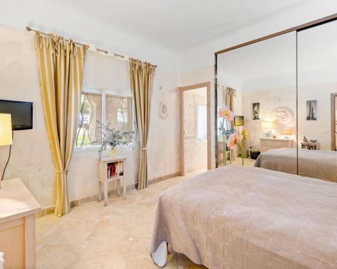 Exceptional, in the Cala Rossa area, 2 semi-detached villas, waterfront