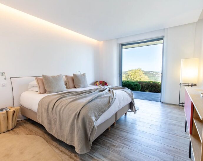 Palombaggia, villa 7 bedrooms, service room, swimming pool, panoramic sea view, beach on foot