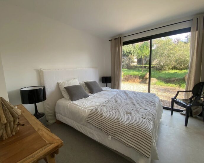 Porto-Vecchio, Arasu, Saint-Cyprien, villa d&rsquo;architecte, 7 chambres, piscine, plage à pieds