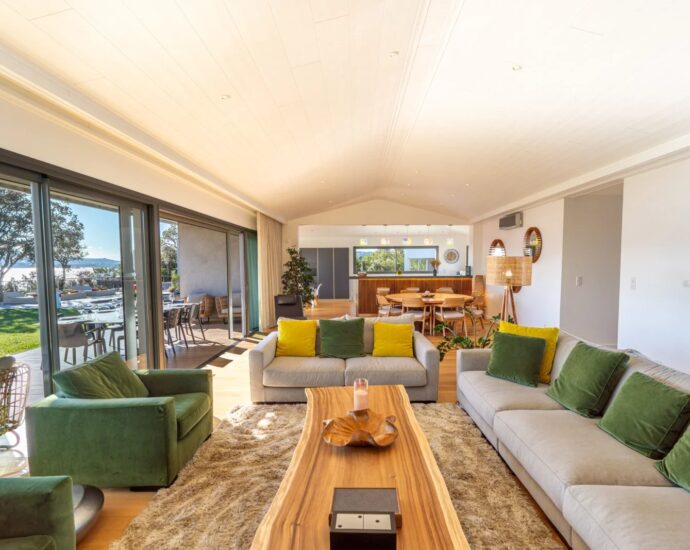 Porto-Vecchio, Marina Di Fiori, 7-Bedroom Villa, Pool, Sea View, Walking Distance to the Beach