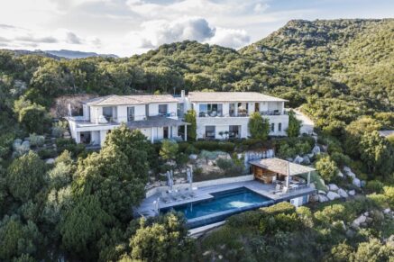 Palombaggia, villa 7 bedrooms, service room, swimming pool, panoramic sea view, beach on foot