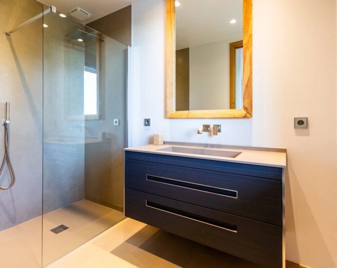 Palombaggia, 6 bedroom villa, swimming pool, sea view, close to the beach