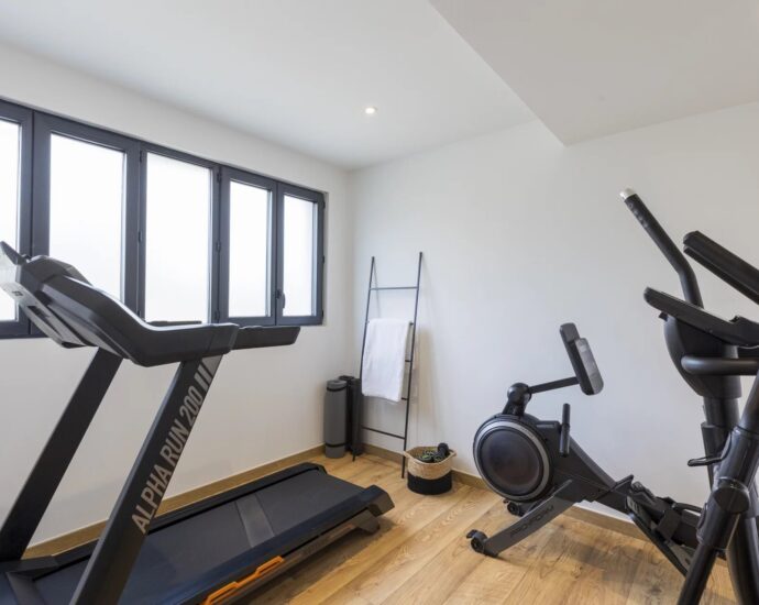 Côte des Nacres, Canella, Villa pied dans l&rsquo;eau, 5 chambres, piscine, vue mer panoramique, accès privé mer