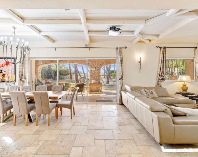 Exceptional, in the Cala Rossa area, 2 semi-detached villas, waterfront