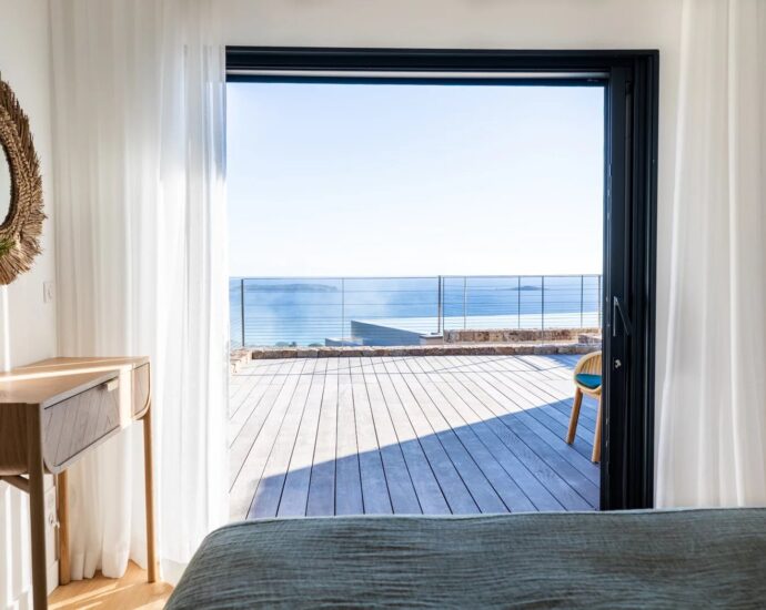 Palombaggia, 6 bedroom villa, swimming pool, panoramic sea view, close to the beach