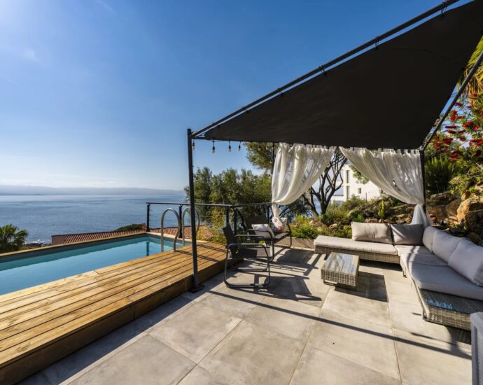 Ajaccio, Exclusivité, Villa, 5 chambres, vue mer panoramique, piscine, plage à pieds